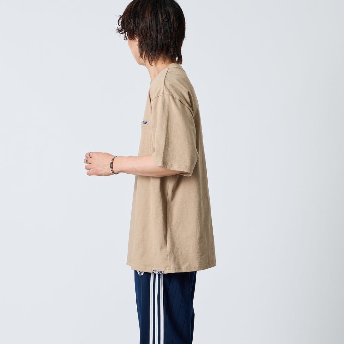 ELEPHANT [エレファント] 別注 バックロゴ刺繍Tシャツ [26PK-C003-JF] BEIGE &&モデル身長：177cm 着用サイズ：L&&