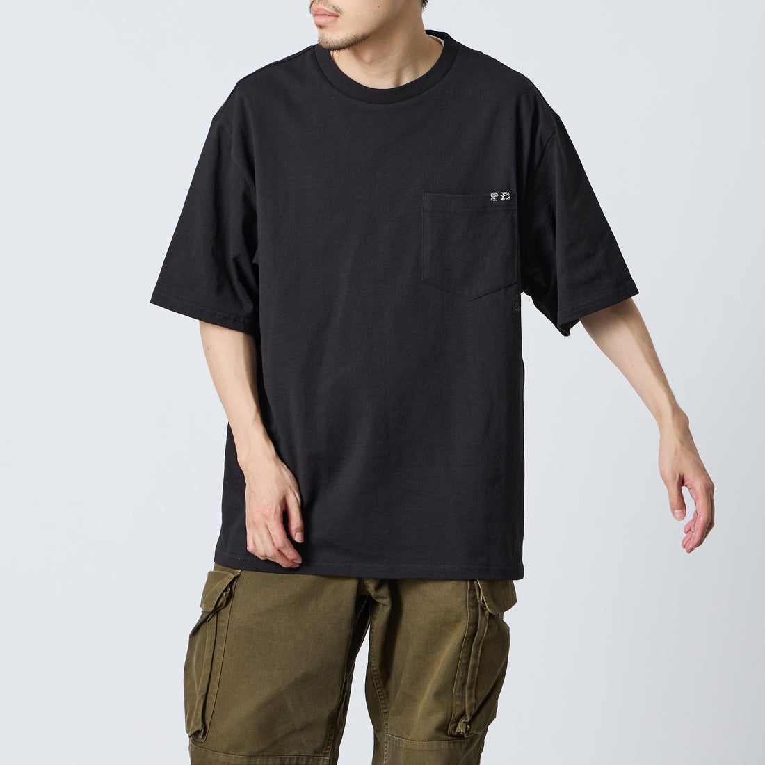 ELEPHANT [エレファント] 別注 バックロゴ刺繍Tシャツ [26PK-C003-JF] BLACK &&モデル身長：168cm 着用サイズ：L&&
