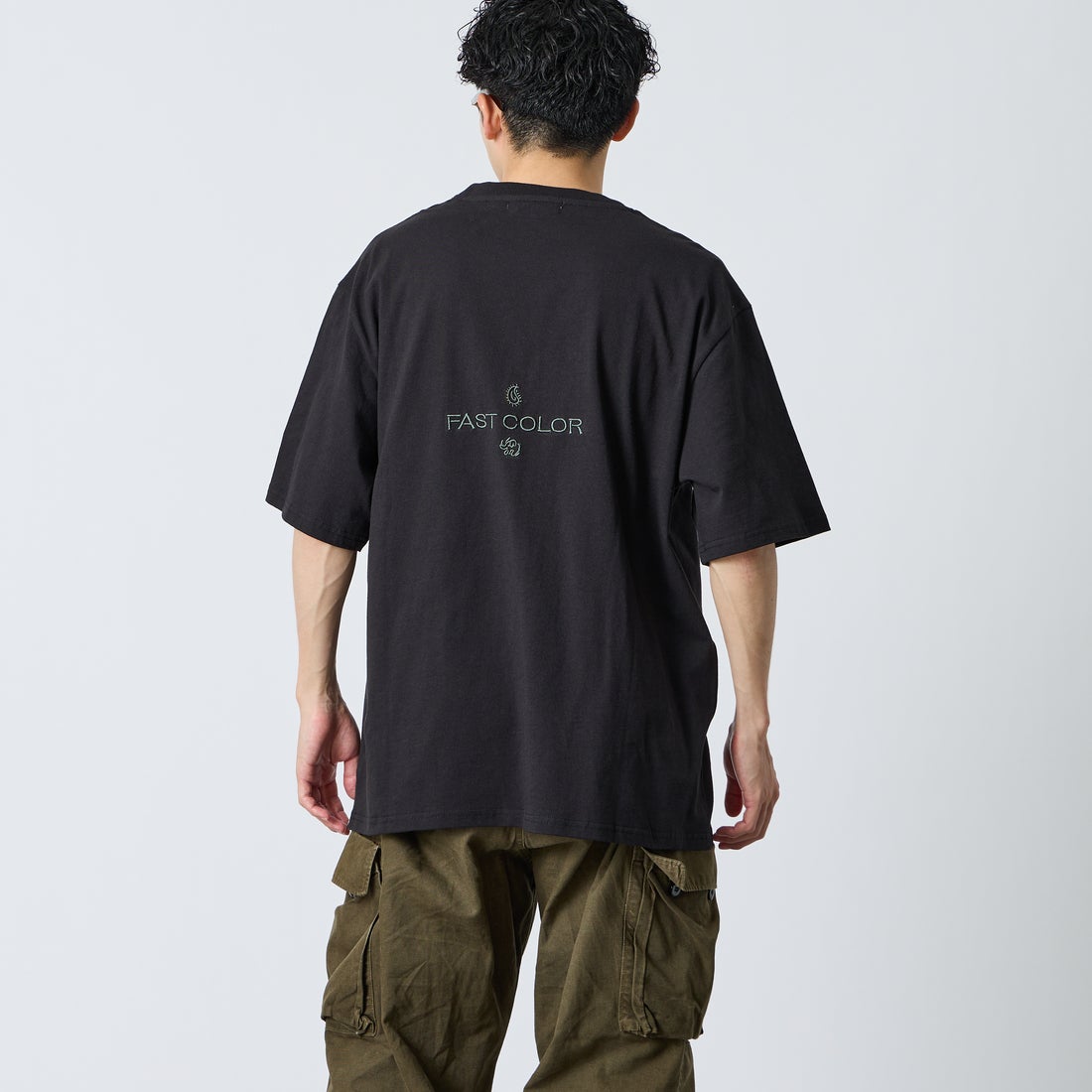 ELEPHANT [エレファント] 別注 バックロゴ刺繍Tシャツ [26PK-C003-JF] BLACK &&モデル身長：168cm 着用サイズ：L&&