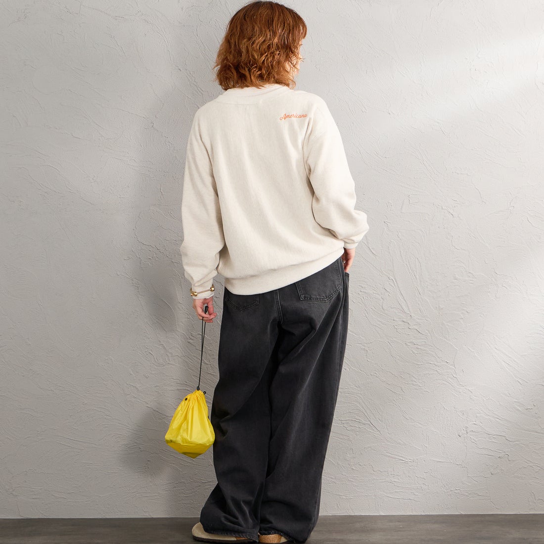 Americana × JEANS FACTORY [アメリカーナ × ジーンズファクトリー] 別注 リメイク風キーネック カレッジロゴスウェット [ASO-898-1-JF] ｵｰﾄﾐｰﾙ &&モデル身長：158cm 着用サイズ：ONE SIZE&&