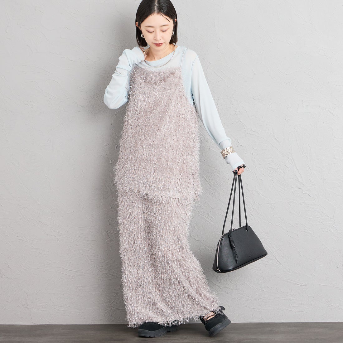 nenom [ネノム] フェザーフリンジナロースカート [NE26322024] 05 L.GRAY &&モデル身長：150cm 着用サイズ：F&&