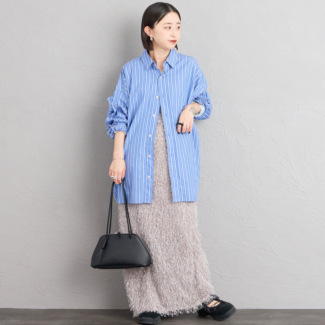 nenom [ネノム] フェザーフリンジナロースカート [NE26322024] 05 L.GRAY &&モデル身長：150cm 着用サイズ：F&&