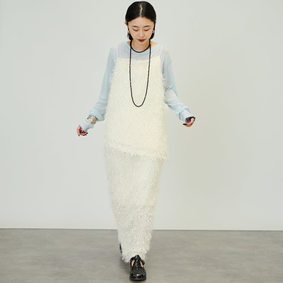 nenom [ネノム] フェザーフリンジナロースカート [NE26322024] 02 OFF &&モデル身長：150cm 着用サイズ：F&&