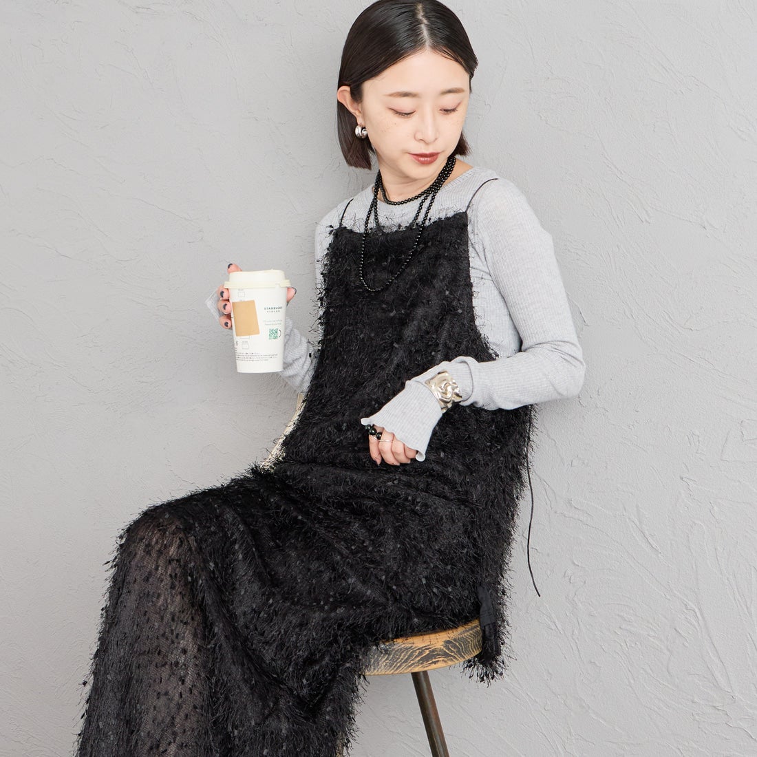 nenom [ネノム] フェザーフリンジナロースカート [NE26322024] 09 BLACK &&モデル身長：150cm 着用サイズ：F&&