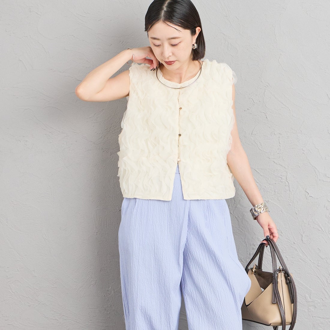 Maison de L'allure [メゾン ドゥ ラリュール] 前後2WAY 立体チュールシアーベスト [M26322021] 21 IVORY &&モデル身長：150cm 着用サイズ：F&&