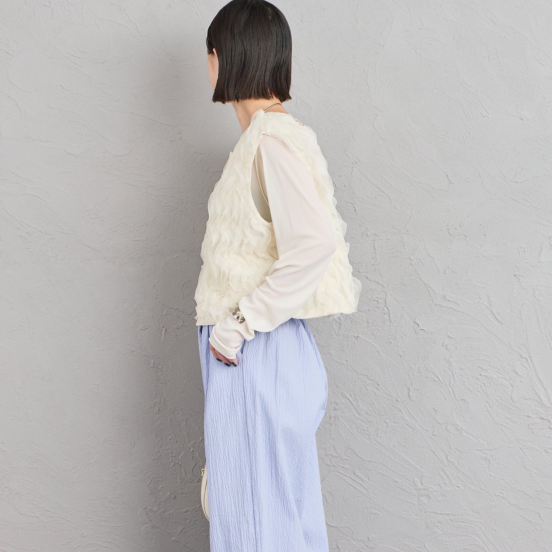 Maison de L'allure [メゾン ドゥ ラリュール] 前後2WAY 立体チュールシアーベスト [M26322021] 21 IVORY &&モデル身長：150cm 着用サイズ：F&&