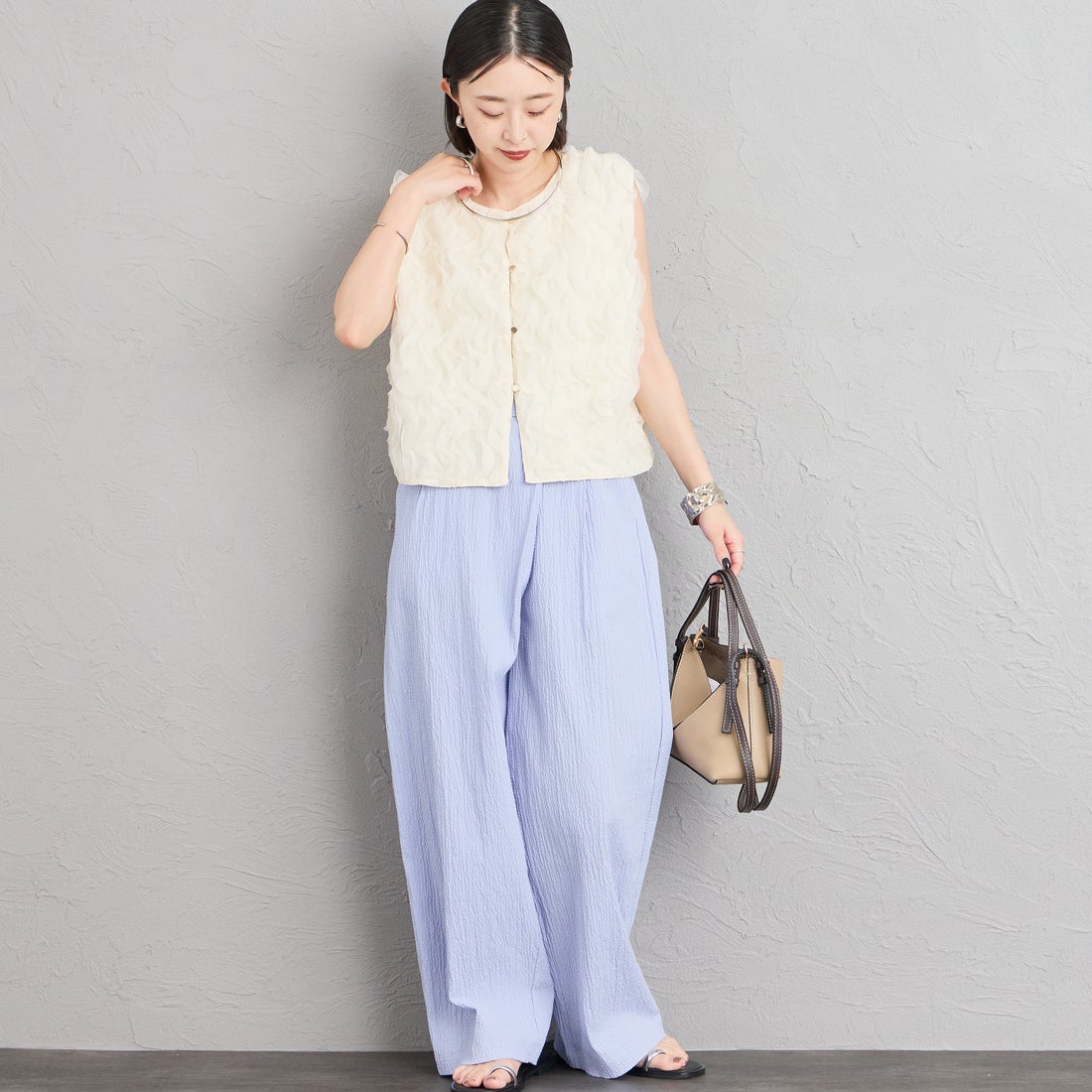 Maison de L'allure [メゾン ドゥ ラリュール] 前後2WAY 立体チュールシアーベスト [M26322021] 21 IVORY &&モデル身長：150cm 着用サイズ：F&&