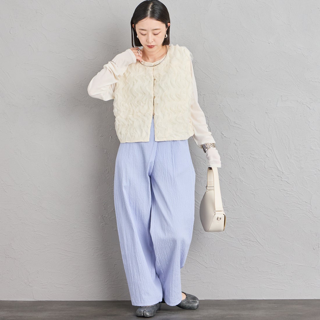 Maison de L'allure [メゾン ドゥ ラリュール] 前後2WAY 立体チュールシアーベスト [M26322021] 21 IVORY &&モデル身長：150cm 着用サイズ：F&&