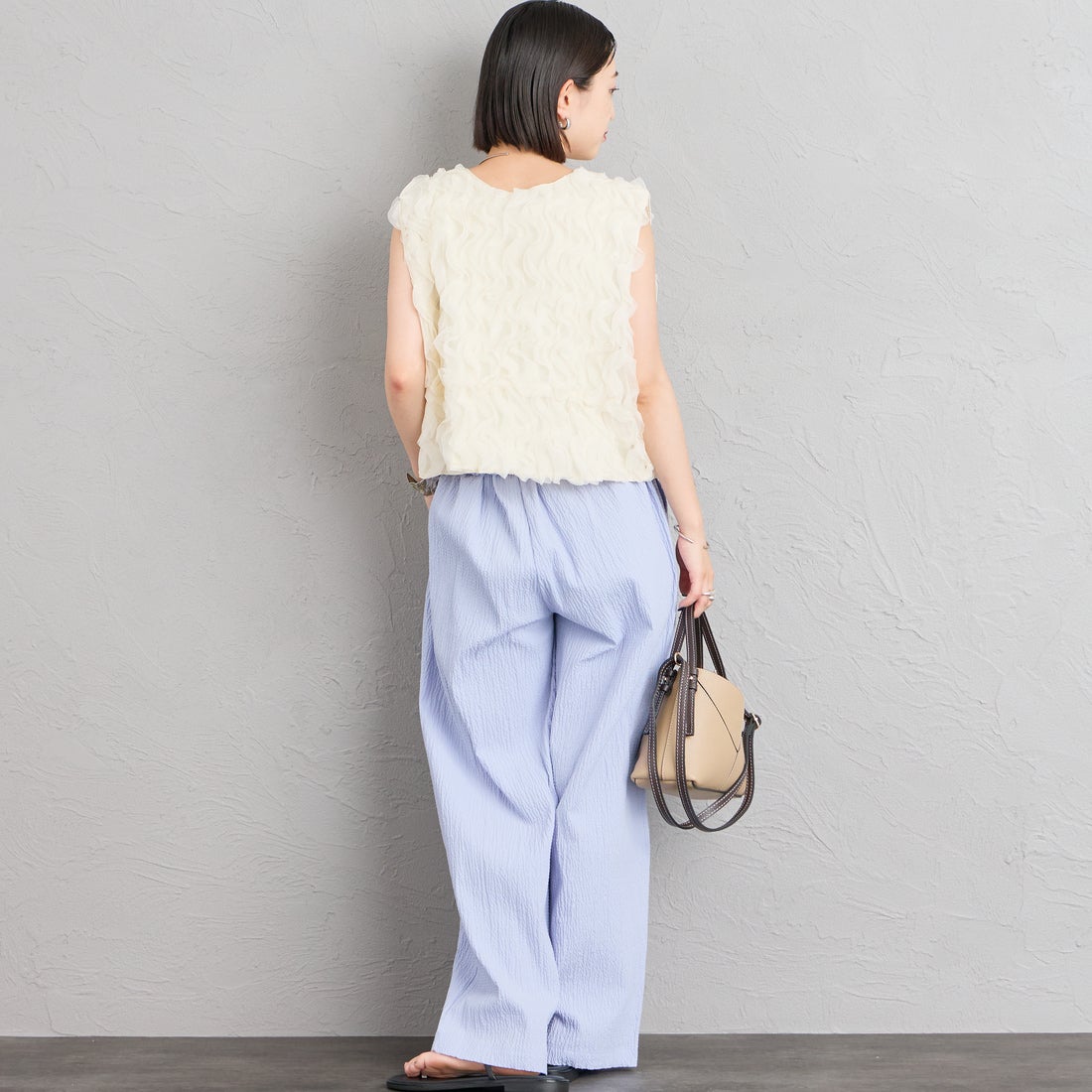 Maison de L'allure [メゾン ドゥ ラリュール] 前後2WAY 立体チュールシアーベスト [M26322021] 21 IVORY &&モデル身長：150cm 着用サイズ：F&&