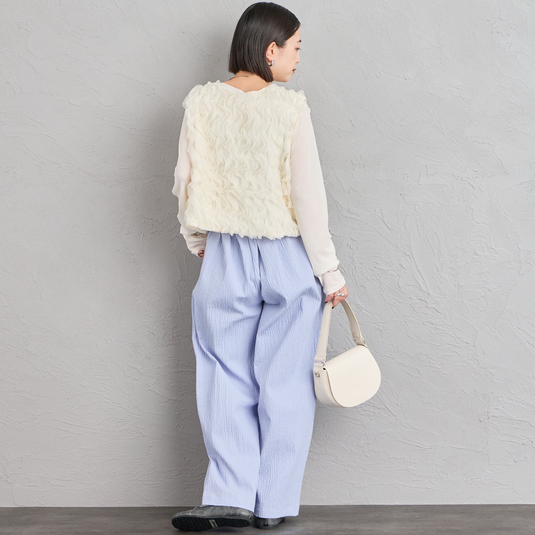 Maison de L'allure [メゾン ドゥ ラリュール] 前後2WAY 立体チュールシアーベスト [M26322021] 21 IVORY &&モデル身長：150cm 着用サイズ：F&&