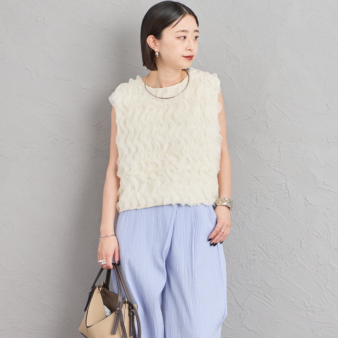 Maison de L'allure [メゾン ドゥ ラリュール] 前後2WAY 立体チュールシアーベスト [M26322021] 21 IVORY &&モデル身長：150cm 着用サイズ：F&&