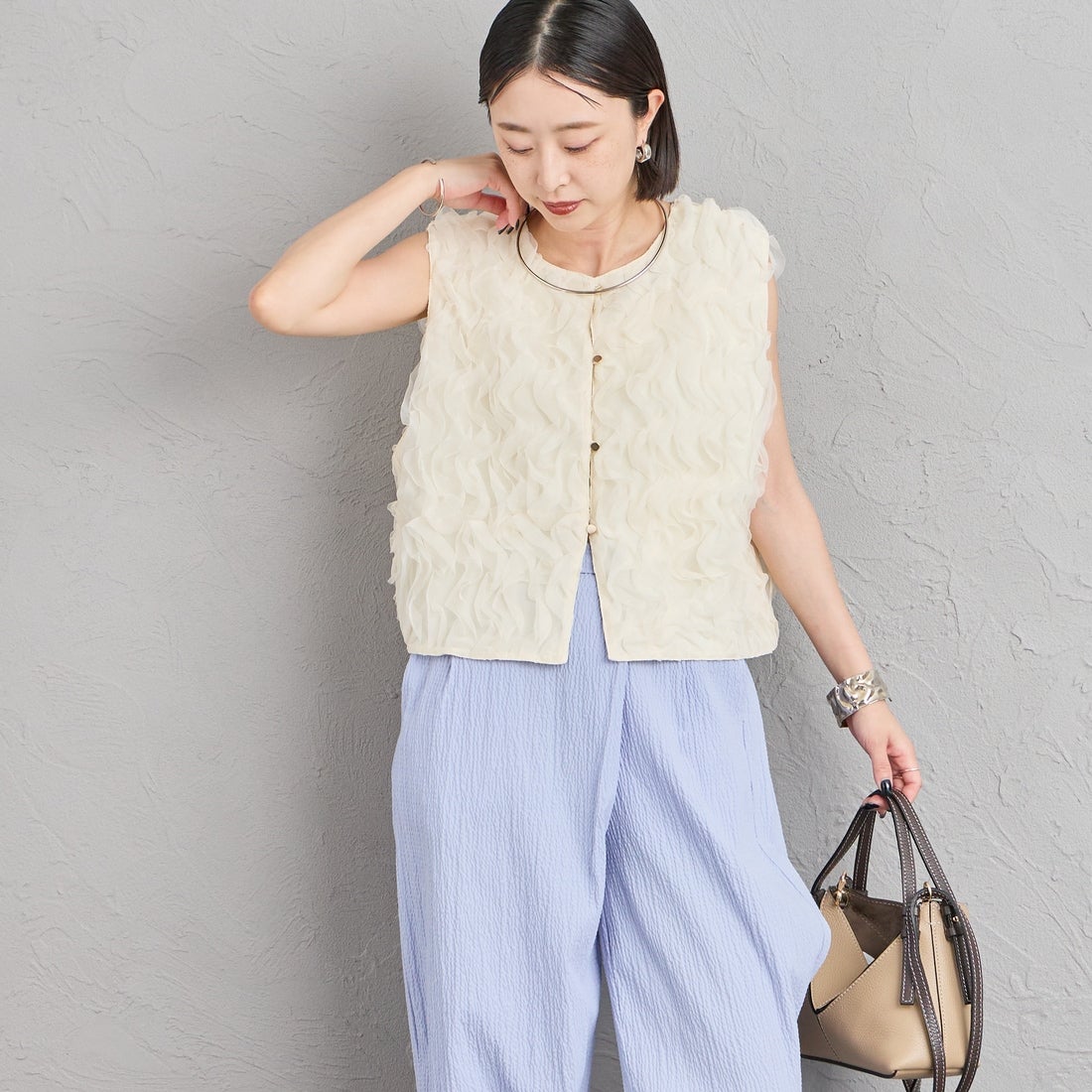 Maison de L'allure [メゾン ドゥ ラリュール] 前後2WAY 立体チュールシアーベスト [M26322021] 21 IVORY &&モデル身長：150cm 着用サイズ：F&&
