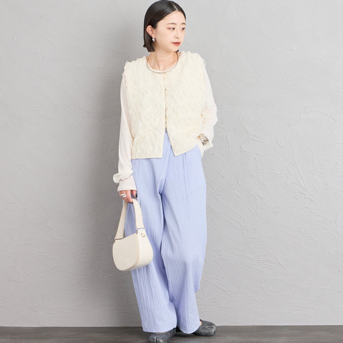 Maison de L'allure [メゾン ドゥ ラリュール] 前後2WAY 立体チュールシアーベスト [M26322021] 21 IVORY &&モデル身長：150cm 着用サイズ：F&&