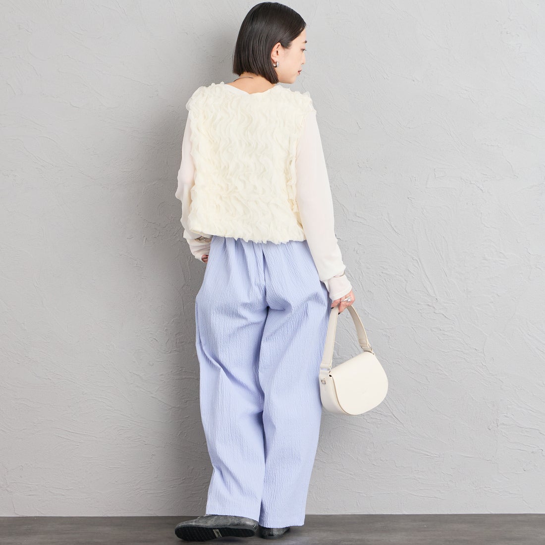 Maison de L'allure [メゾン ドゥ ラリュール] 前後2WAY 立体チュールシアーベスト [M26322021] 21 IVORY &&モデル身長：150cm 着用サイズ：F&&
