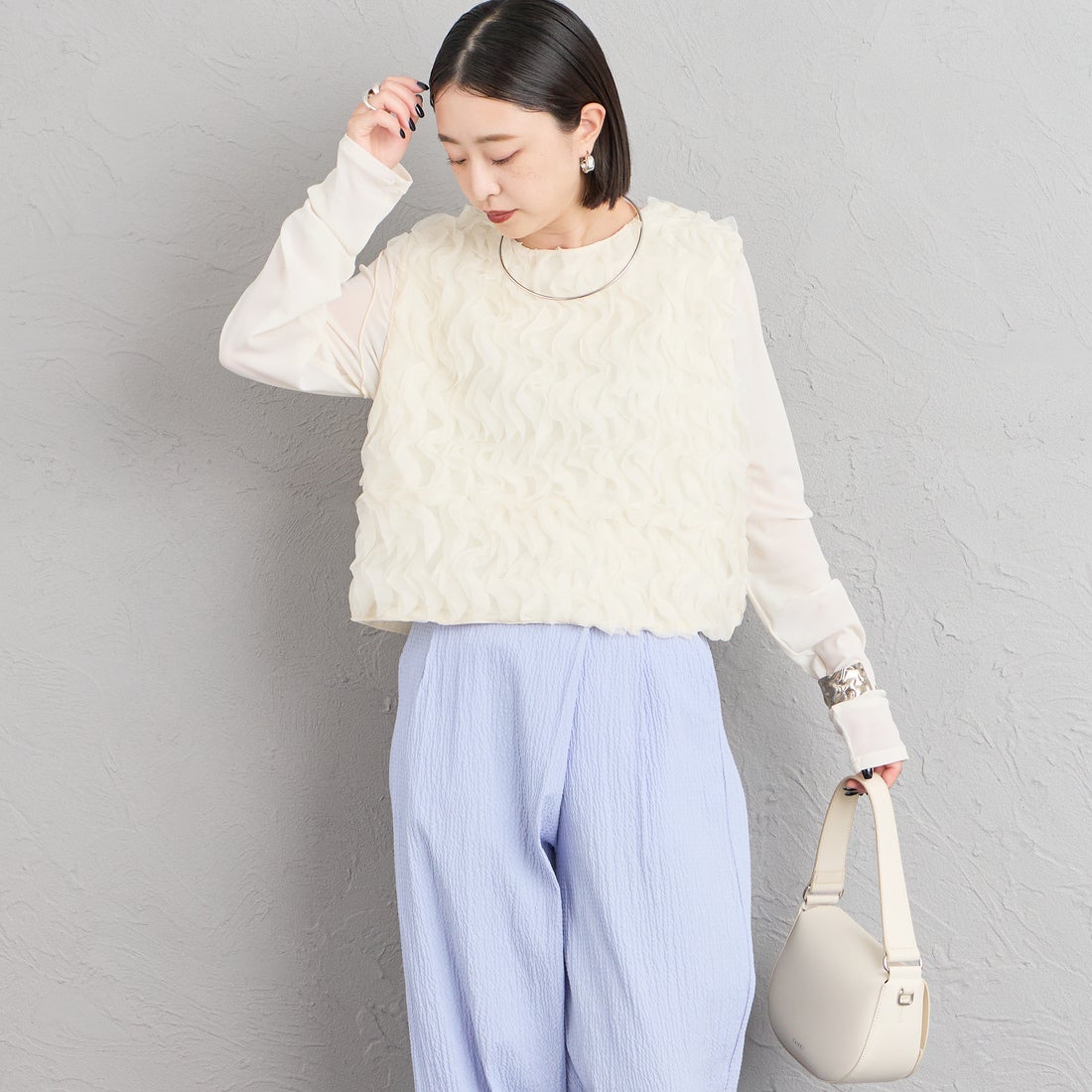 Maison de L'allure [メゾン ドゥ ラリュール] 前後2WAY 立体チュールシアーベスト [M26322021] 21 IVORY &&モデル身長：150cm 着用サイズ：F&&