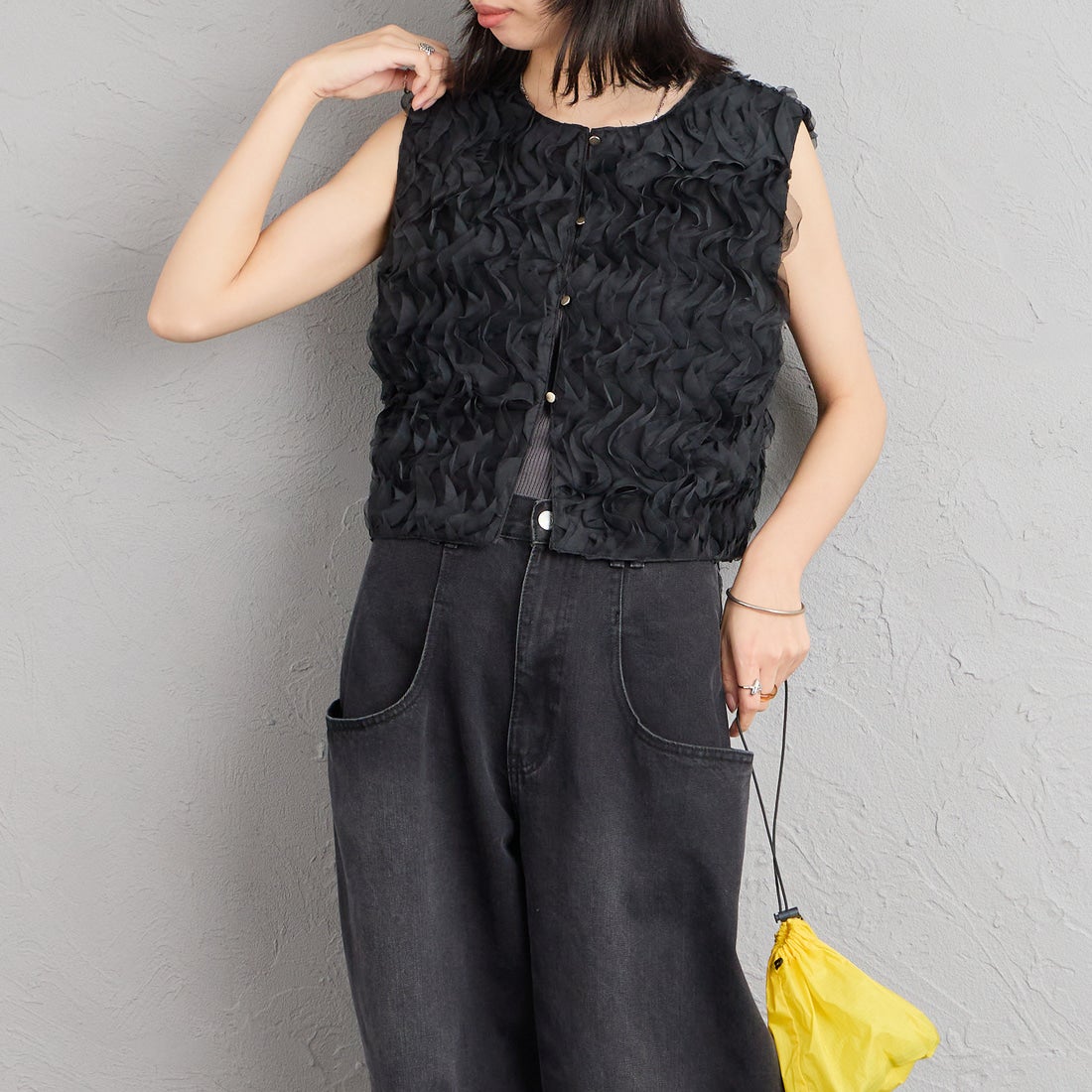 Maison de L'allure [メゾン ドゥ ラリュール] 前後2WAY 立体チュールシアーベスト [M26322021] 09 BLACK  &&モデル身長：162cm 着用サイズ：F&&