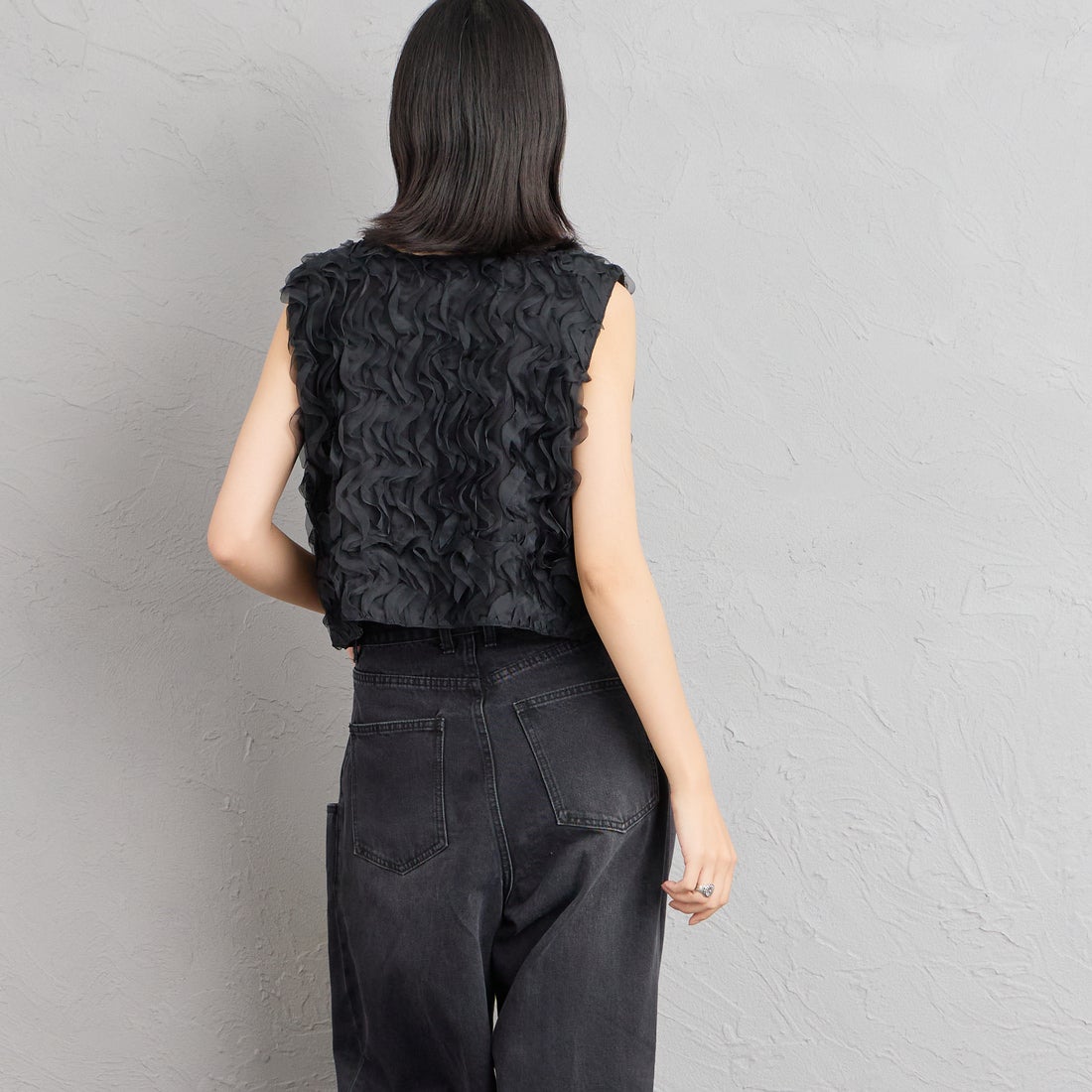 Maison de L'allure [メゾン ドゥ ラリュール] 前後2WAY 立体チュールシアーベスト [M26322021] 09 BLACK  &&モデル身長：162cm 着用サイズ：F&&