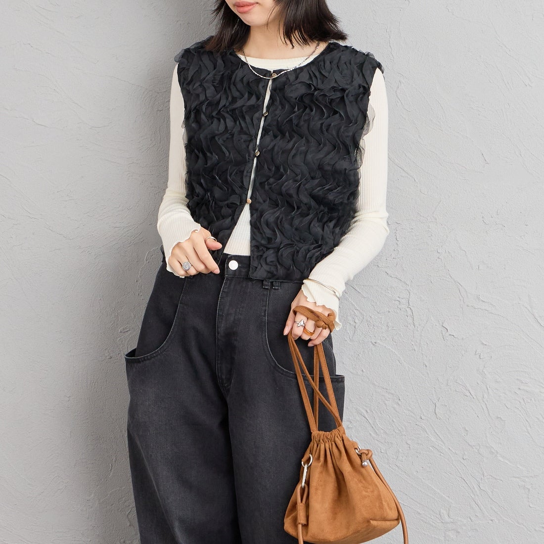 Maison de L'allure [メゾン ドゥ ラリュール] 前後2WAY 立体チュールシアーベスト [M26322021] 09 BLACK  &&モデル身長：162cm 着用サイズ：F&&