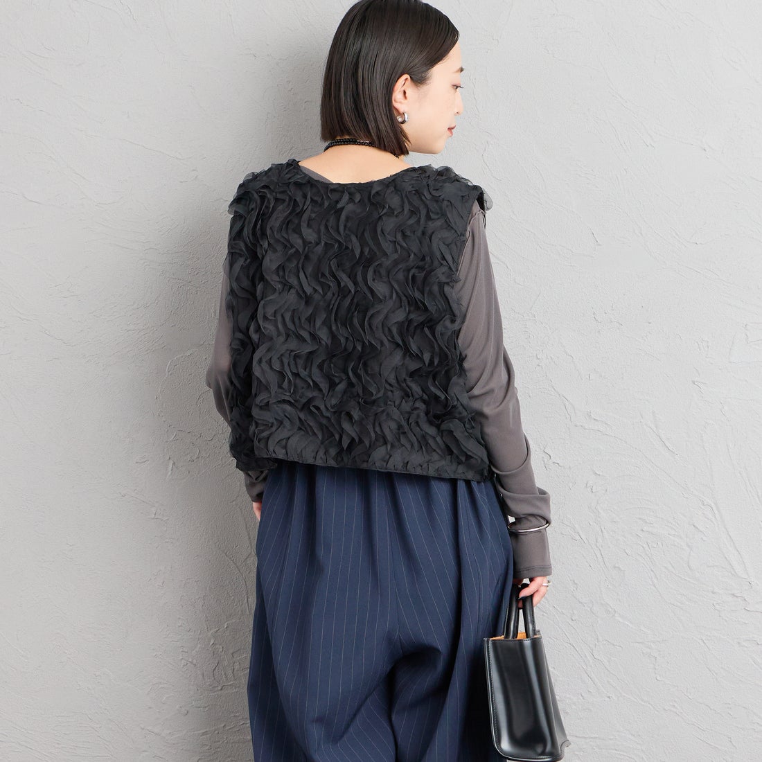Maison de L'allure [メゾン ドゥ ラリュール] 前後2WAY 立体チュールシアーベスト [M26322021] 09 BLACK  &&モデル身長：150cm 着用サイズ：F&&
