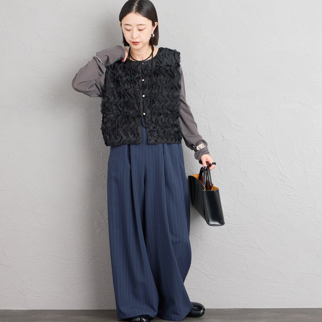Maison de L'allure [メゾン ドゥ ラリュール] 前後2WAY 立体チュールシアーベスト [M26322021] 09 BLACK  &&モデル身長：150cm 着用サイズ：F&&