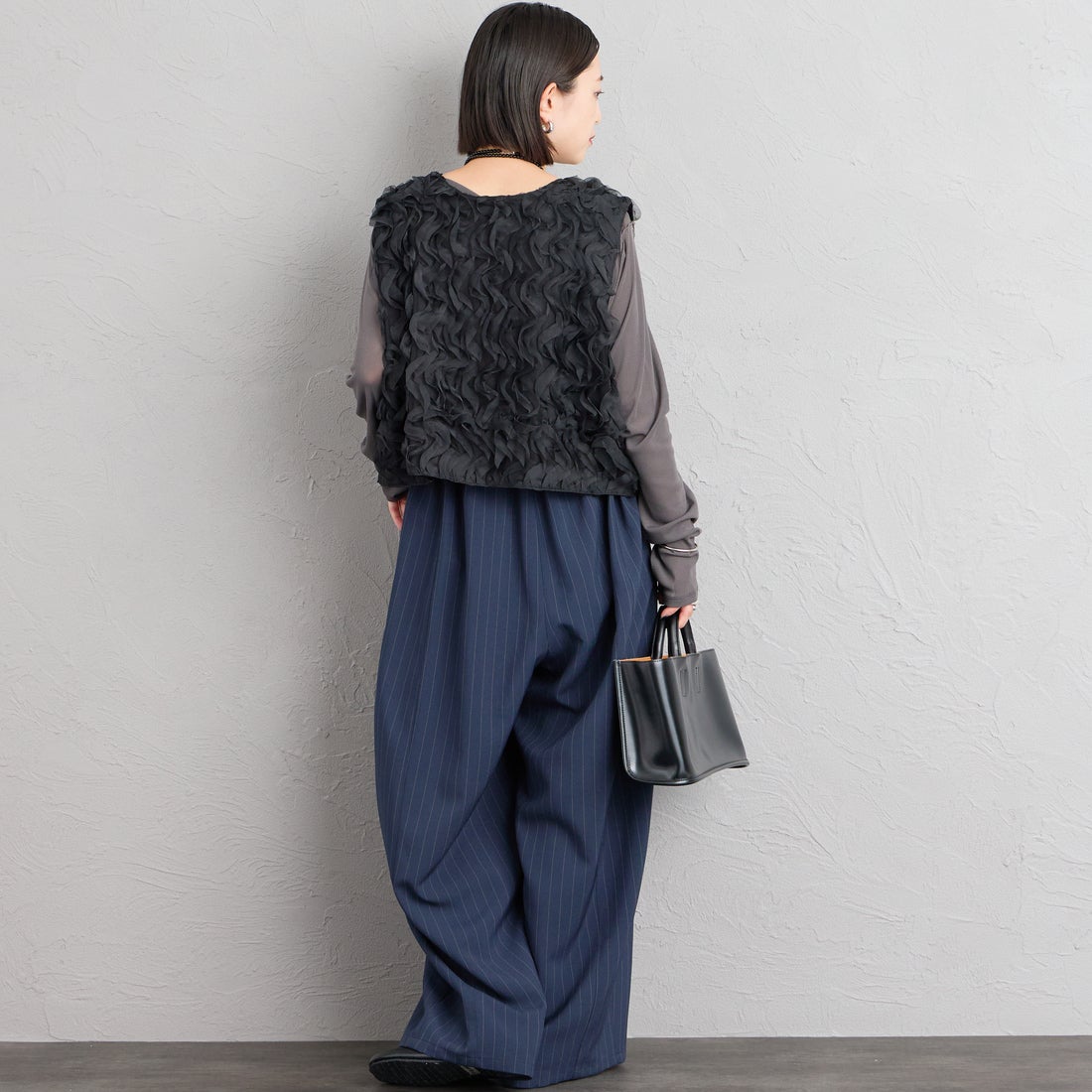 Maison de L'allure [メゾン ドゥ ラリュール] 前後2WAY 立体チュールシアーベスト [M26322021] 09 BLACK  &&モデル身長：150cm 着用サイズ：F&&