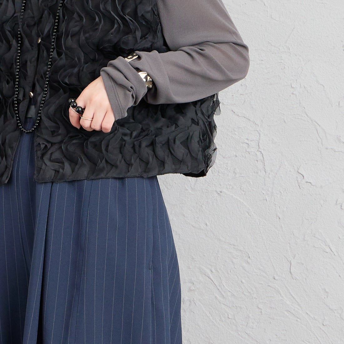 Maison de L'allure [メゾン ドゥ ラリュール] 前後2WAY 立体チュールシアーベスト [M26322021] 09 BLACK  &&モデル身長：150cm 着用サイズ：F&&