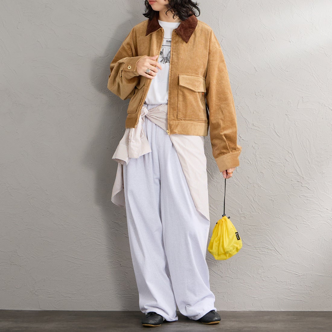 UNIVERSAL OVERALL [ユニバーサルオーバーオール] 別注 ショート丈ワークジャケット [U2632472IN-JF] BEIGE &&モデル身長：162cm 着用サイズ：F&&