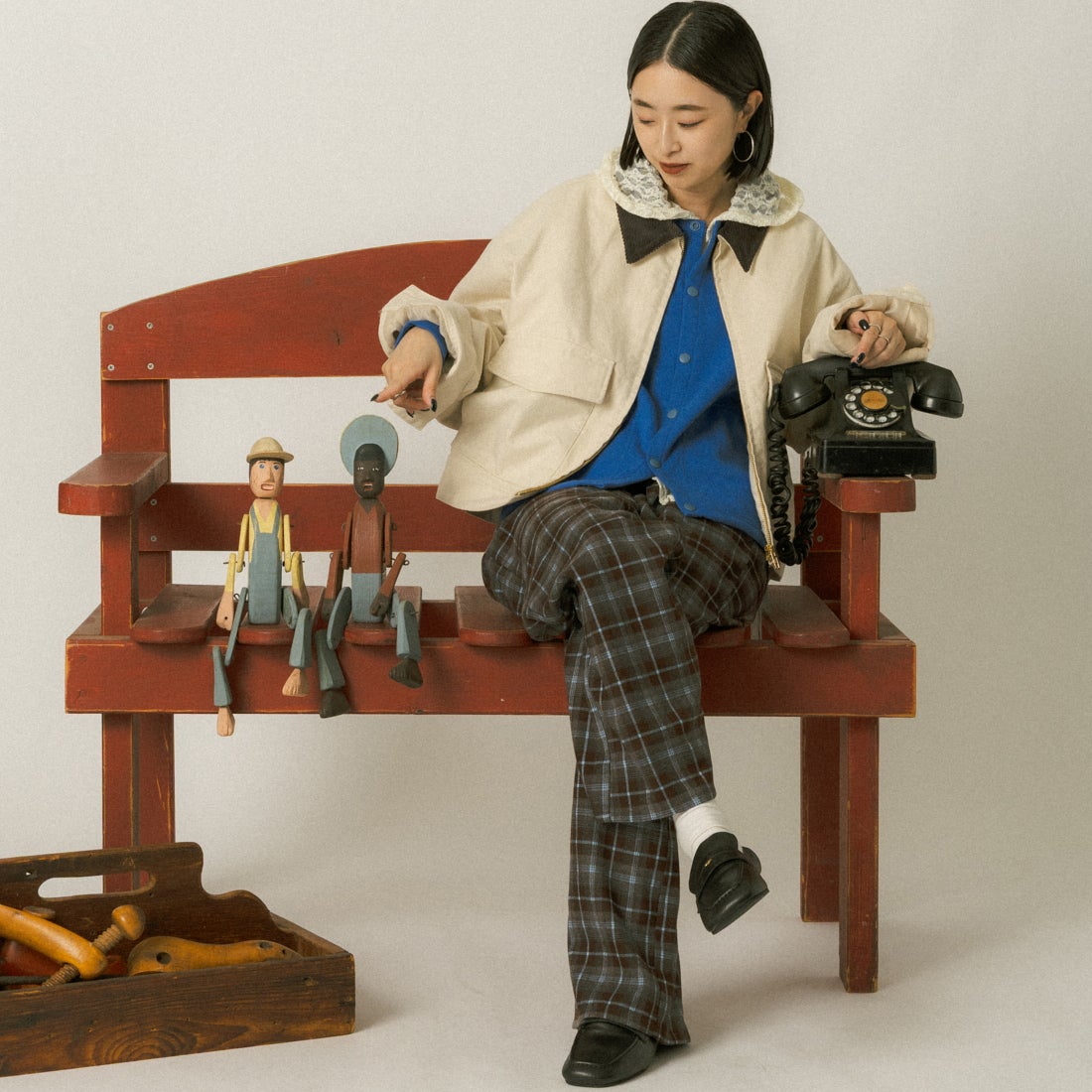 UNIVERSAL OVERALL [ユニバーサルオーバーオール] 別注 ショート丈ワークジャケット [U2632472IN-JF] KINARI &&モデル身長：150cm 着用サイズ：F&&