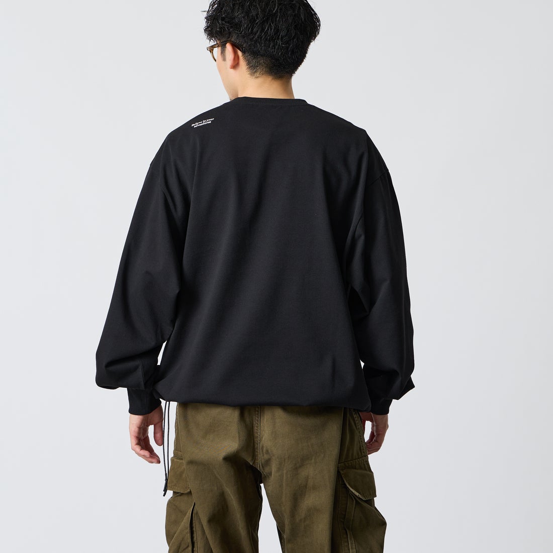 JEANSFACTORY × NANGA [ジーンズファクトリー × ナンガ] 別注 ドローコード付き ポケットロングスリーブTシャツ [NW2601-JF] BLACK &&モデル身長：168cm 着用サイズ：L&&