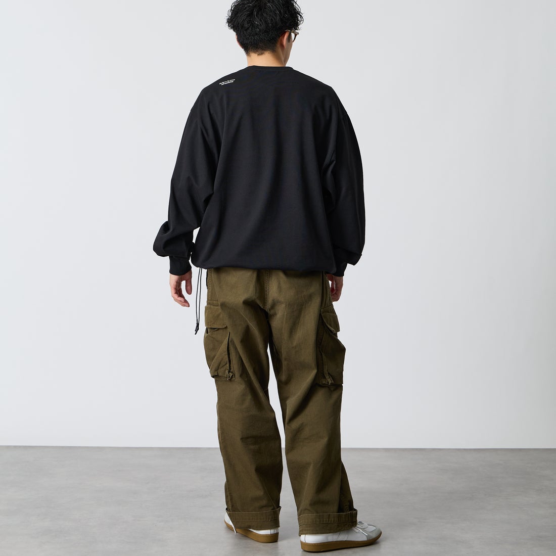 JEANSFACTORY × NANGA [ジーンズファクトリー × ナンガ] 別注 ドローコード付き ポケットロングスリーブTシャツ [NW2601-JF] BLACK &&モデル身長：168cm 着用サイズ：L&&