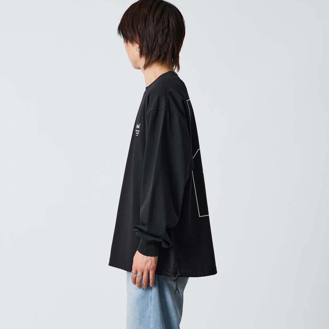 JEANSFACTORY × NANGA [ジーンズファクトリー × ナンガ] 別注 ドローコード付き バックプリントロングスリーブTシャツ [NW2602-JF] BLACK &&モデル身長：177cm 着用サイズ：L&&