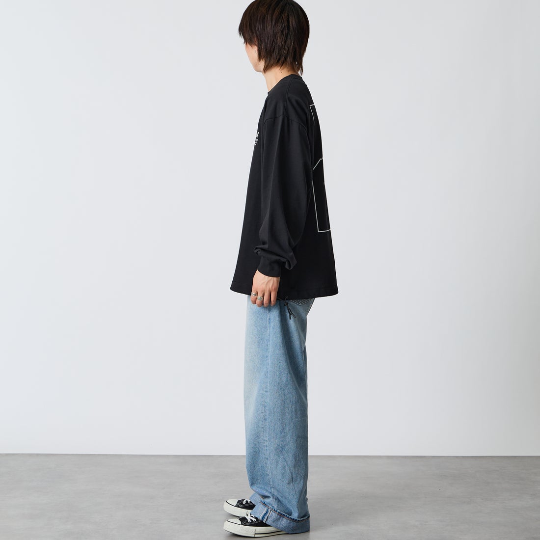 JEANSFACTORY × NANGA [ジーンズファクトリー × ナンガ] 別注 ドローコード付き バックプリントロングスリーブTシャツ [NW2602-JF] BLACK &&モデル身長：177cm 着用サイズ：L&&