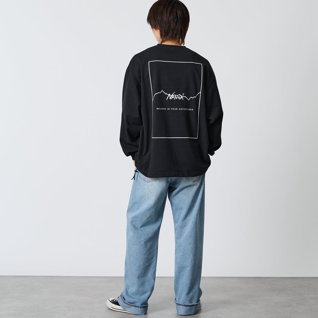 JEANSFACTORY × NANGA [ジーンズファクトリー × ナンガ] 別注 ドローコード付き バックプリントロングスリーブTシャツ [NW2602-JF] BLACK &&モデル身長：177cm 着用サイズ：L&&