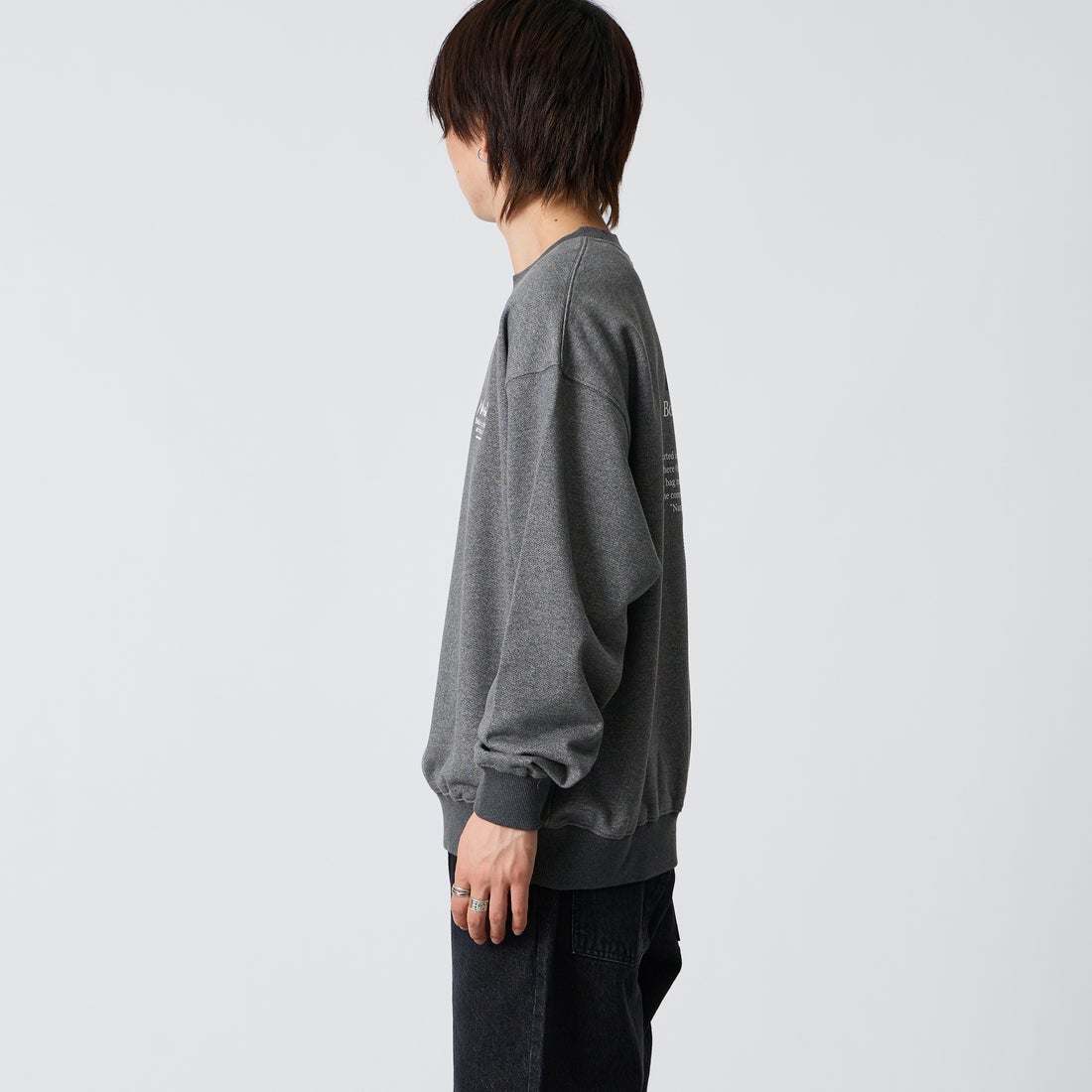 JEANSFACTORY × NANGA [ジーンズファクトリー × ナンガ] 別注 ヒストリーロゴ ネブクロ刺繍スウェット [NW2606-JF] CHARCOAL &&モデル身長：177cm 着用サイズ：L&&