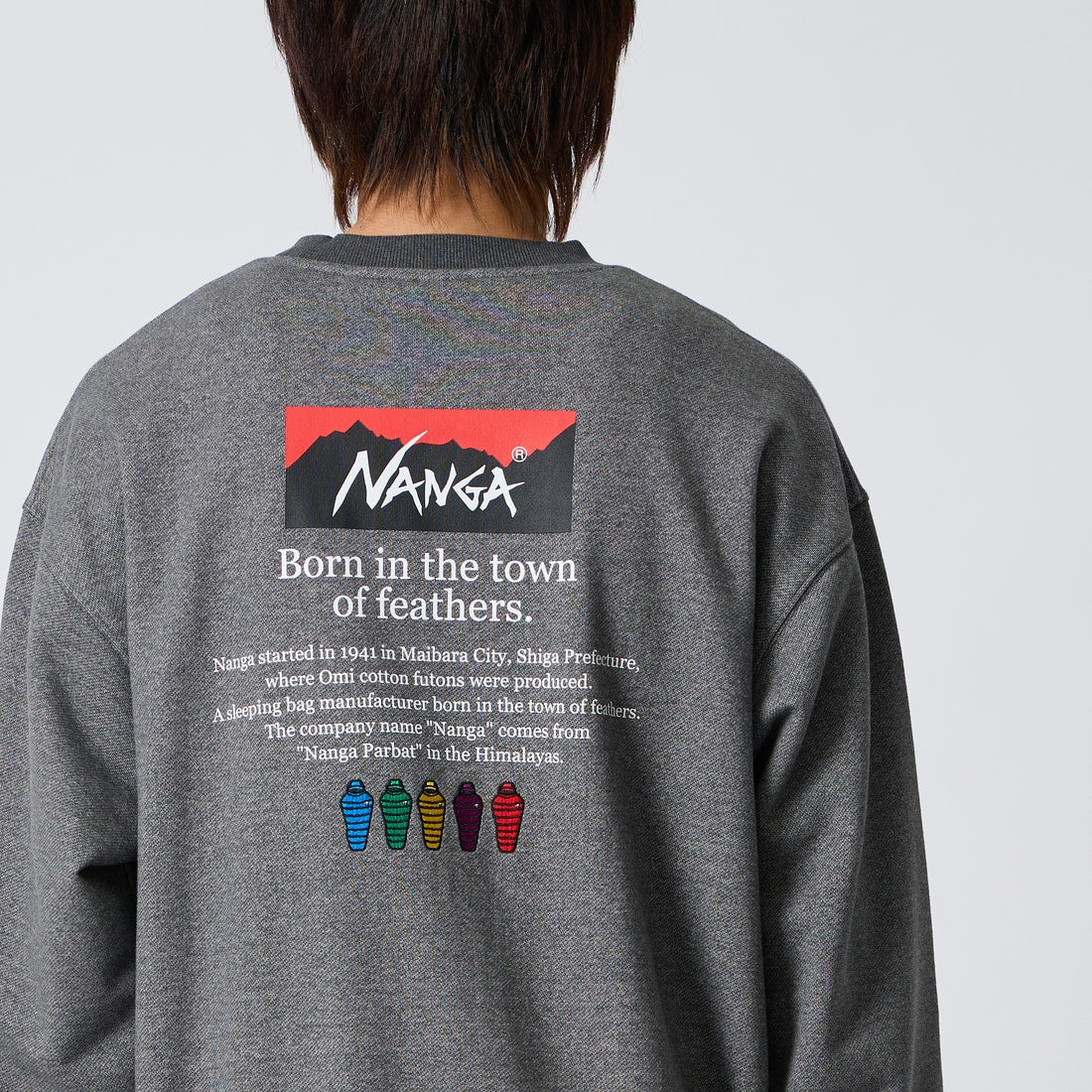 JEANSFACTORY × NANGA [ジーンズファクトリー × ナンガ] 別注 ヒストリーロゴ ネブクロ刺繍スウェット [NW2606-JF] CHARCOAL &&モデル身長：177cm 着用サイズ：L&&