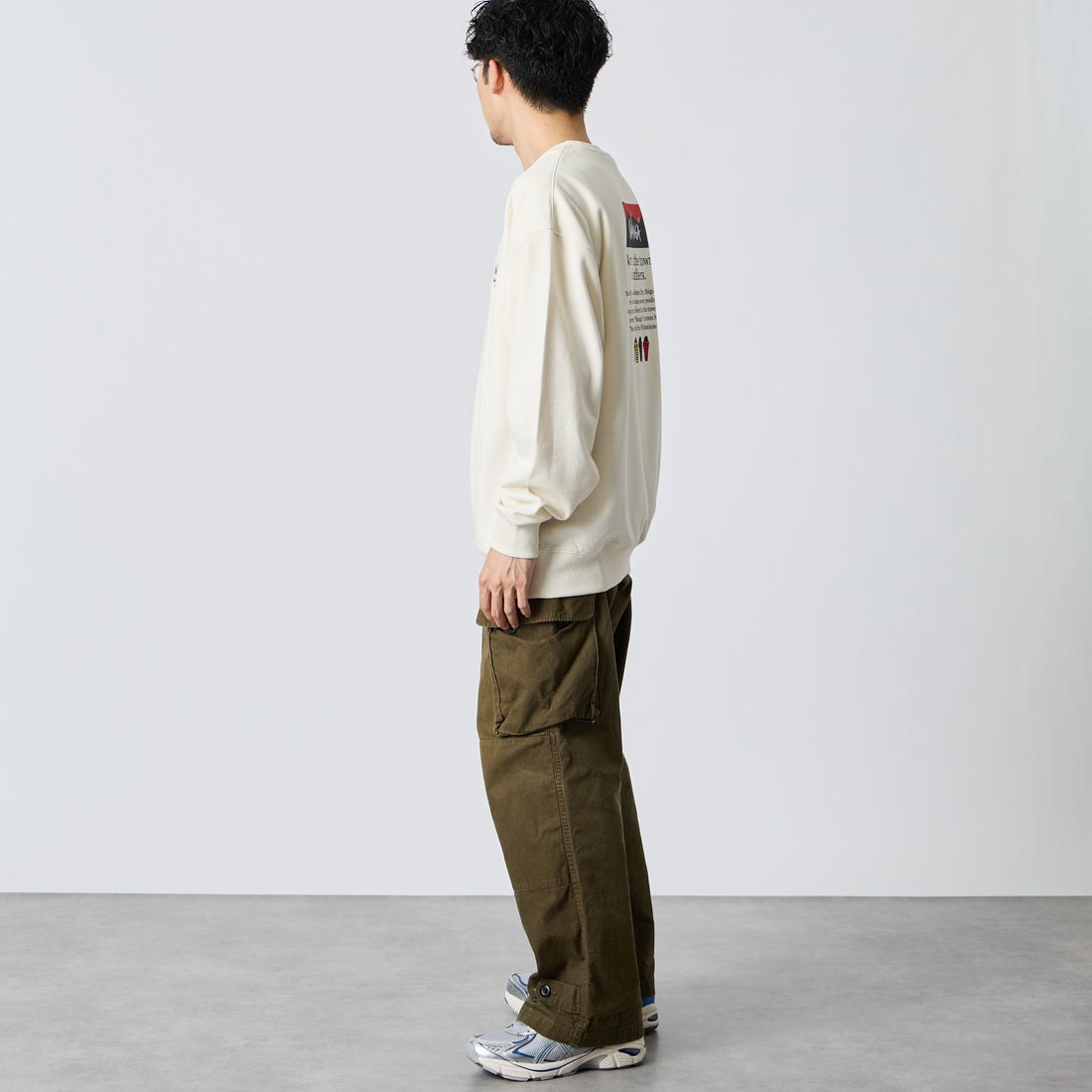 JEANSFACTORY × NANGA [ジーンズファクトリー × ナンガ] 別注 ヒストリーロゴ ネブクロ刺繍スウェット [NW2606-JF] WHITE &&モデル身長：168cm 着用サイズ：L&&