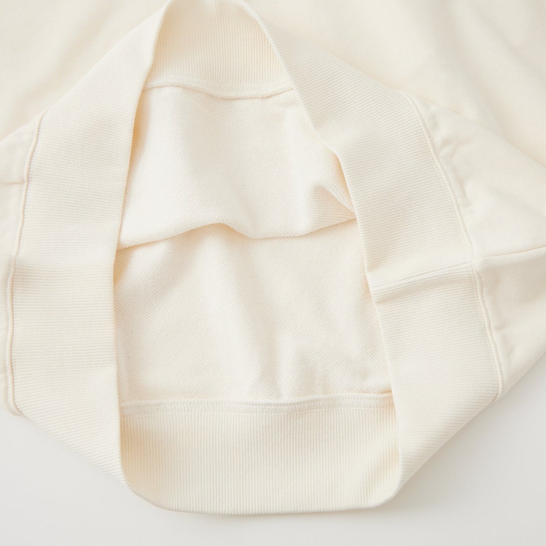 JEANSFACTORY × NANGA [ジーンズファクトリー × ナンガ] 別注 ジップポケット ロゴ刺繍スウェット [NW2603-JF] WHITE