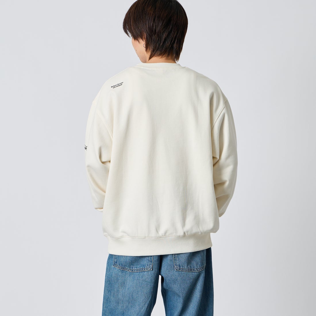 JEANSFACTORY × NANGA [ジーンズファクトリー × ナンガ] 別注 ジップポケット ロゴ刺繍スウェット [NW2603-JF] WHITE &&モデル身長：177cm 着用サイズ：L&&