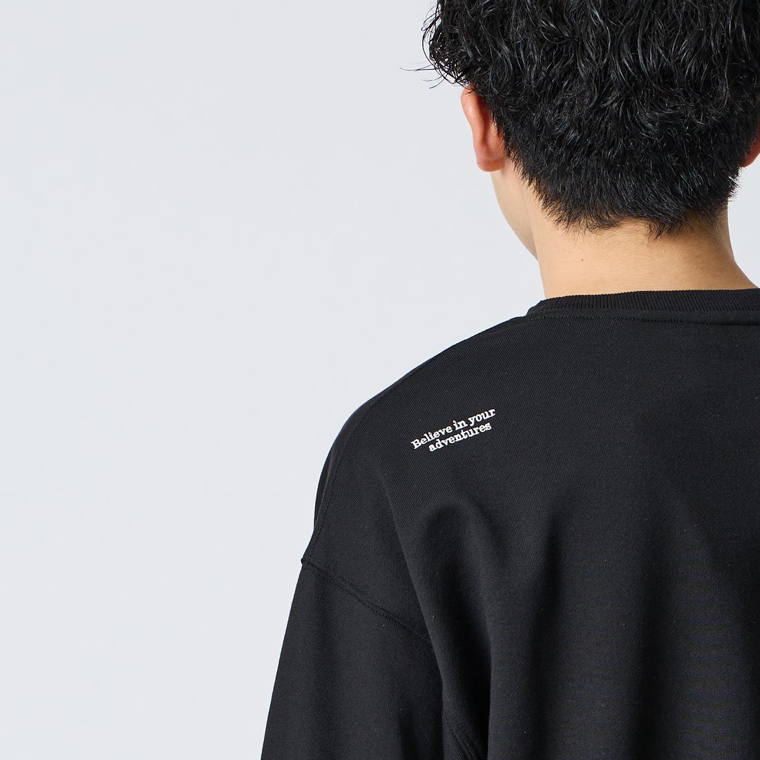 JEANSFACTORY × NANGA [ジーンズファクトリー × ナンガ] 別注 ジップポケット ロゴ刺繍スウェット [NW2603-JF] BLACK &&モデル身長：168cm 着用サイズ：L&&