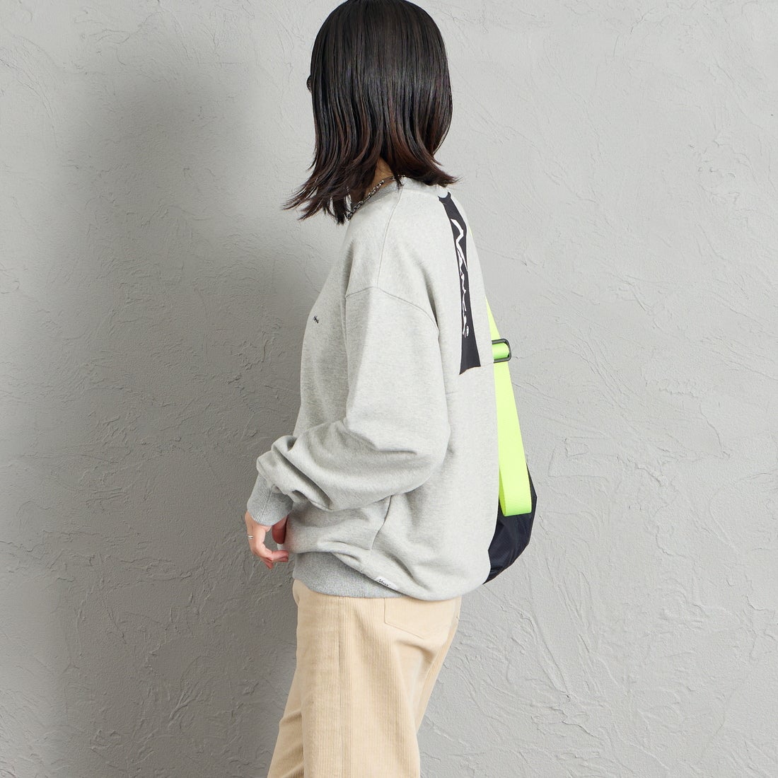 JEANSFACTORY × NANGA [ジーンズファクトリー × ナンガ] 別注 バーティカルロゴスウェット [NW2607-JF] GRAY &&モデル身長：160cm 着用サイズ：S&&