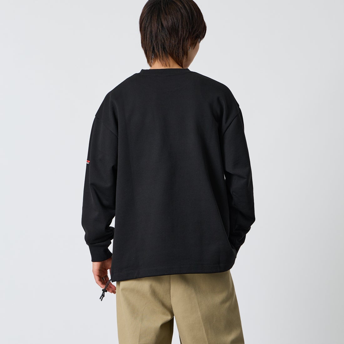 JEANSFACTORY × NANGA [ジーンズファクトリー × ナンガ] 別注 ワンポイントロゴ刺繍 ドローコードスウェット [NW2605-JF] BLACK &&モデル身長：177cm 着用サイズ：L&&