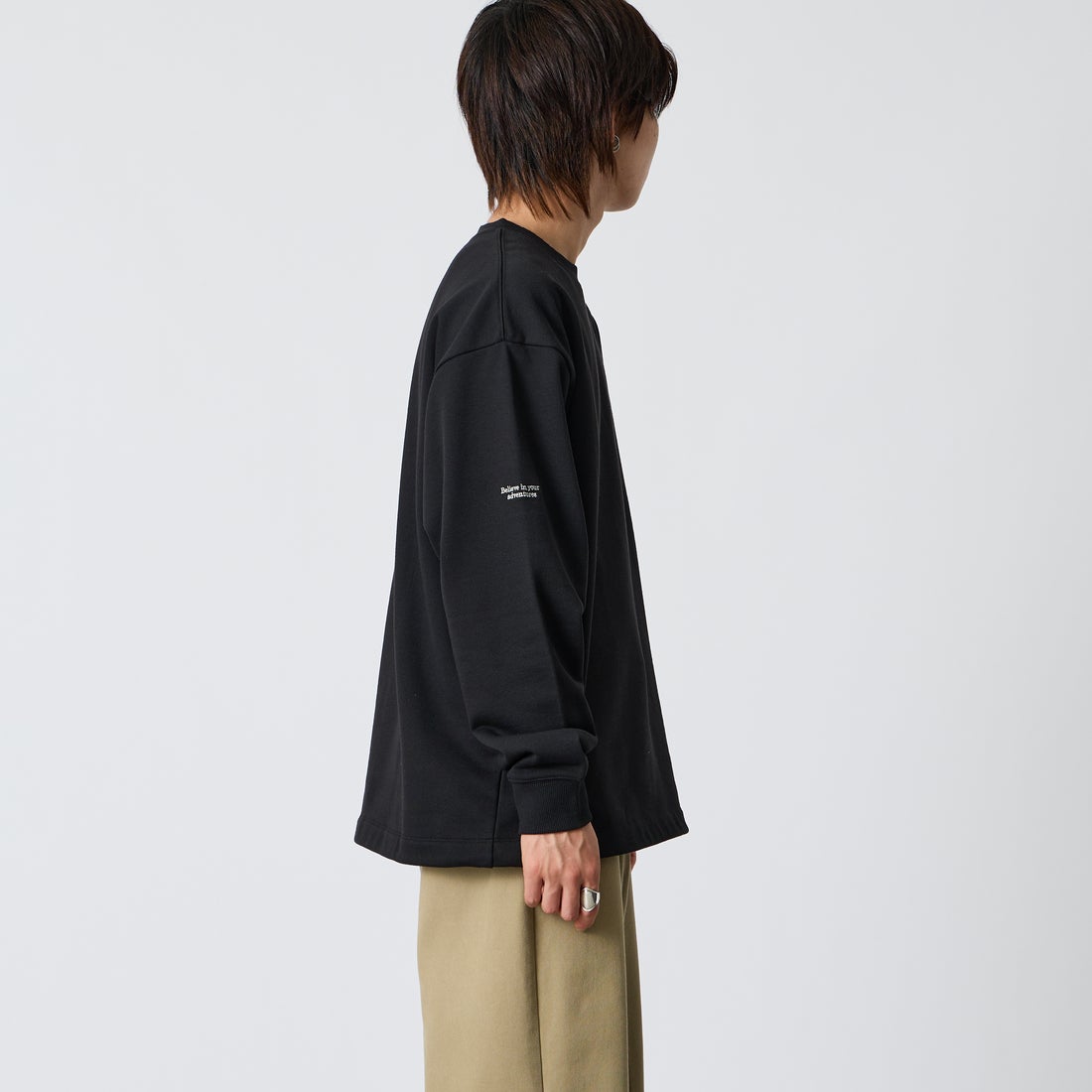 JEANSFACTORY × NANGA [ジーンズファクトリー × ナンガ] 別注 ワンポイントロゴ刺繍 ドローコードスウェット [NW2605-JF] BLACK &&モデル身長：177cm 着用サイズ：L&&
