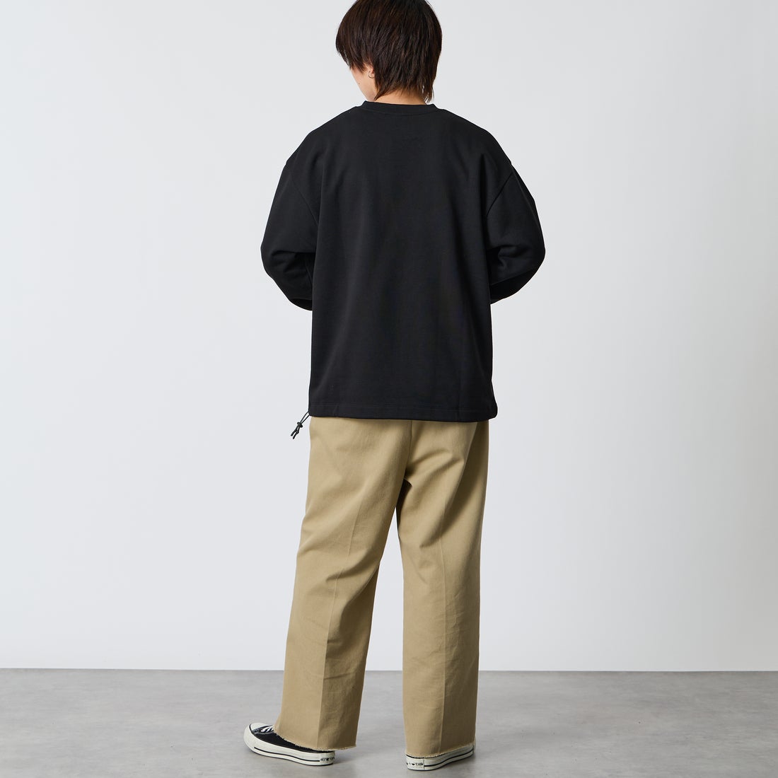 JEANSFACTORY × NANGA [ジーンズファクトリー × ナンガ] 別注 ワンポイントロゴ刺繍 ドローコードスウェット [NW2605-JF] BLACK &&モデル身長：177cm 着用サイズ：L&&