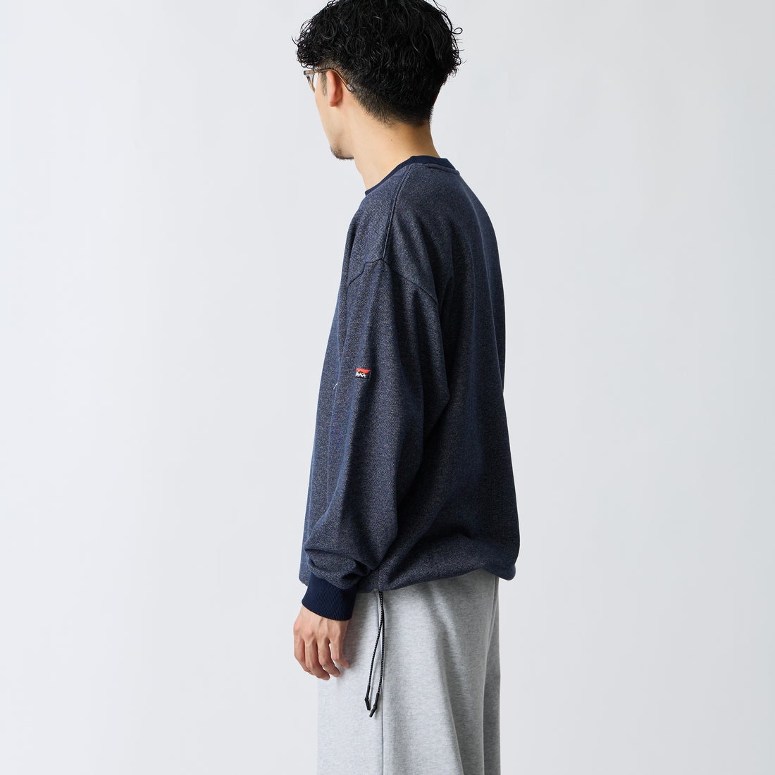 JEANSFACTORY × NANGA [ジーンズファクトリー × ナンガ] 別注 ワンポイントロゴ刺繍 ドローコードスウェット [NW2605-JF] NAVY &&モデル身長：168cm 着用サイズ：L&&