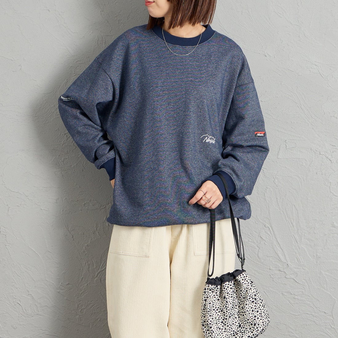 JEANSFACTORY × NANGA [ジーンズファクトリー × ナンガ] 別注 ワンポイントロゴ刺繍 ドローコードスウェット [NW2605-JF] NAVY &&モデル身長：159cm 着用サイズ：S&&