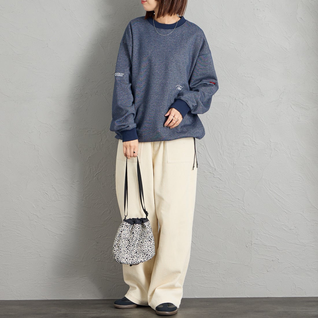 JEANSFACTORY × NANGA [ジーンズファクトリー × ナンガ] 別注 ワンポイントロゴ刺繍 ドローコードスウェット [NW2605-JF] NAVY &&モデル身長：159cm 着用サイズ：S&&