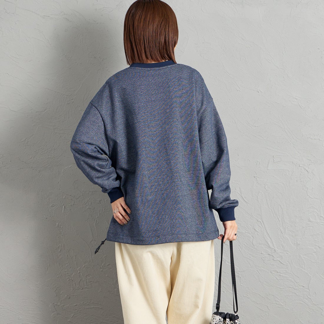JEANSFACTORY × NANGA [ジーンズファクトリー × ナンガ] 別注 ワンポイントロゴ刺繍 ドローコードスウェット [NW2605-JF] NAVY &&モデル身長：159cm 着用サイズ：S&&