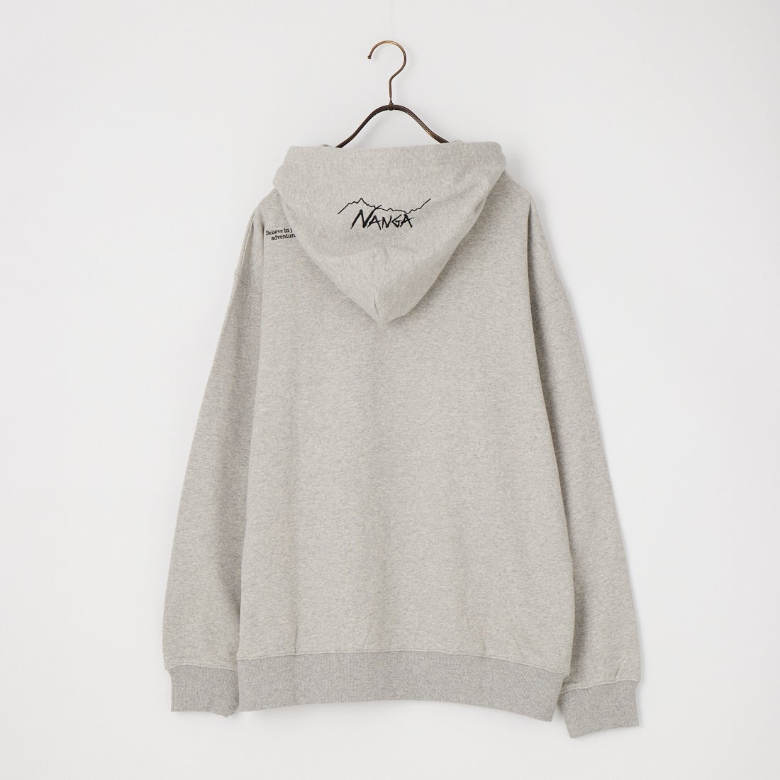 JEANSFACTORY × NANGA [ジーンズファクトリー × ナンガ] 別注 フードロゴ刺繍スウェットパーカー [NW2604-JF] GRAY