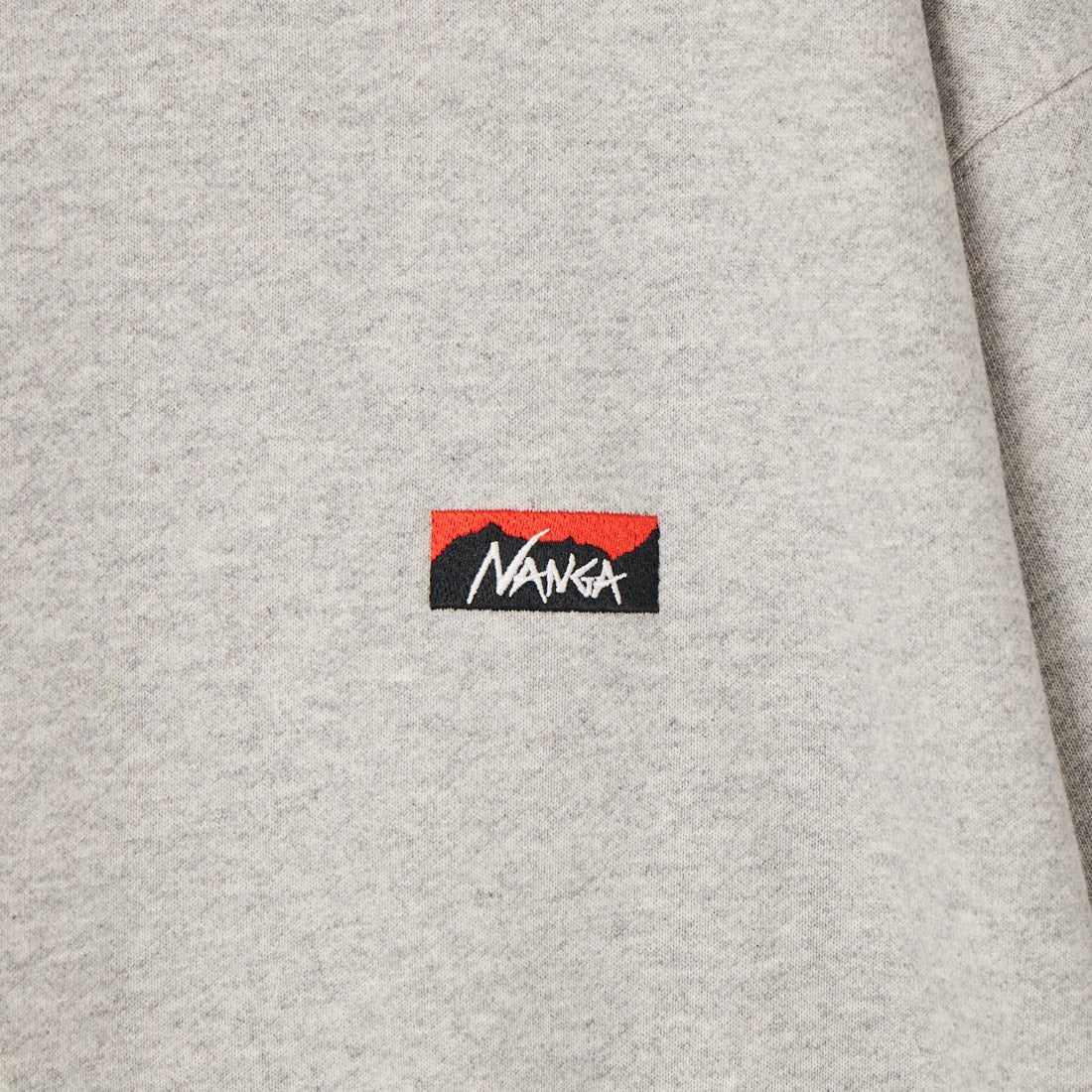 JEANSFACTORY × NANGA [ジーンズファクトリー × ナンガ] 別注 フードロゴ刺繍スウェットパーカー [NW2604-JF] GRAY