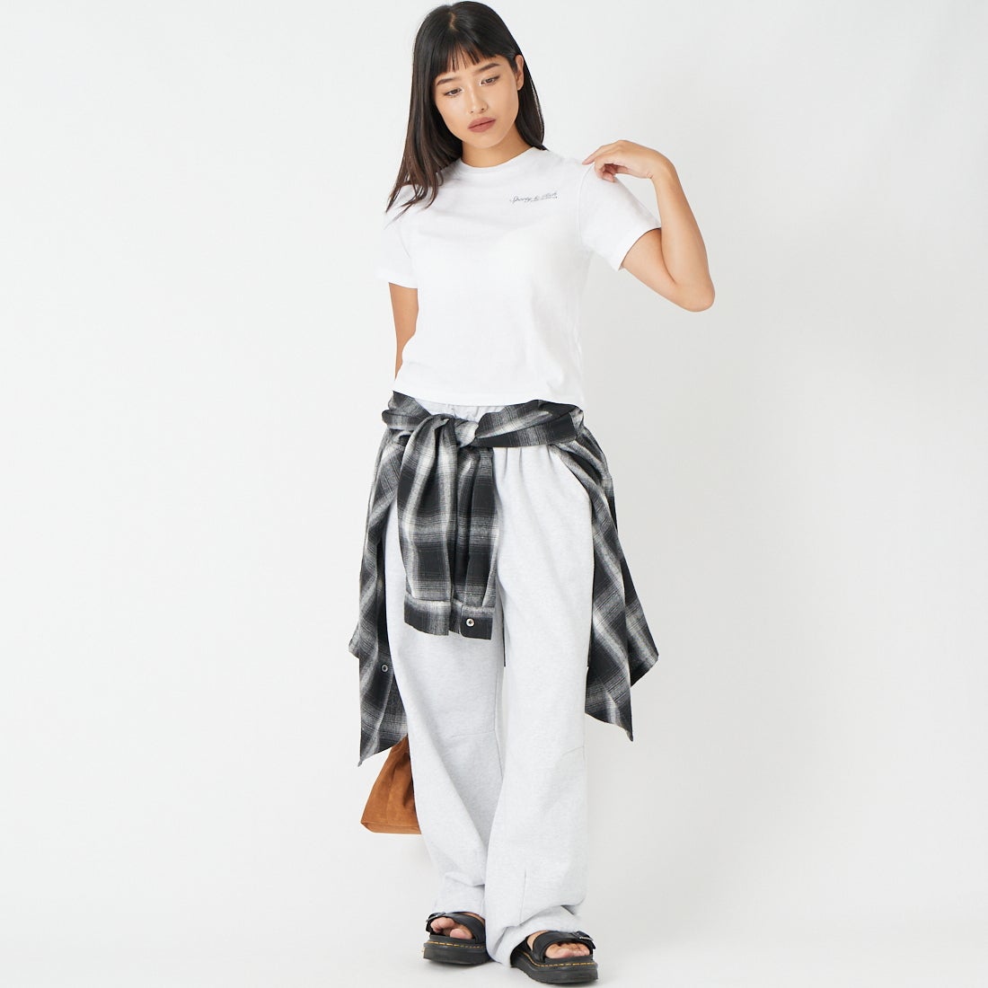 Sporty&Rich [スポーティアンドリッチ] シラキュース キッズTシャツ [SR06TO0487-5325] WHT D.NVY &&モデル身長：162cm 着用サイズ：10-12&&